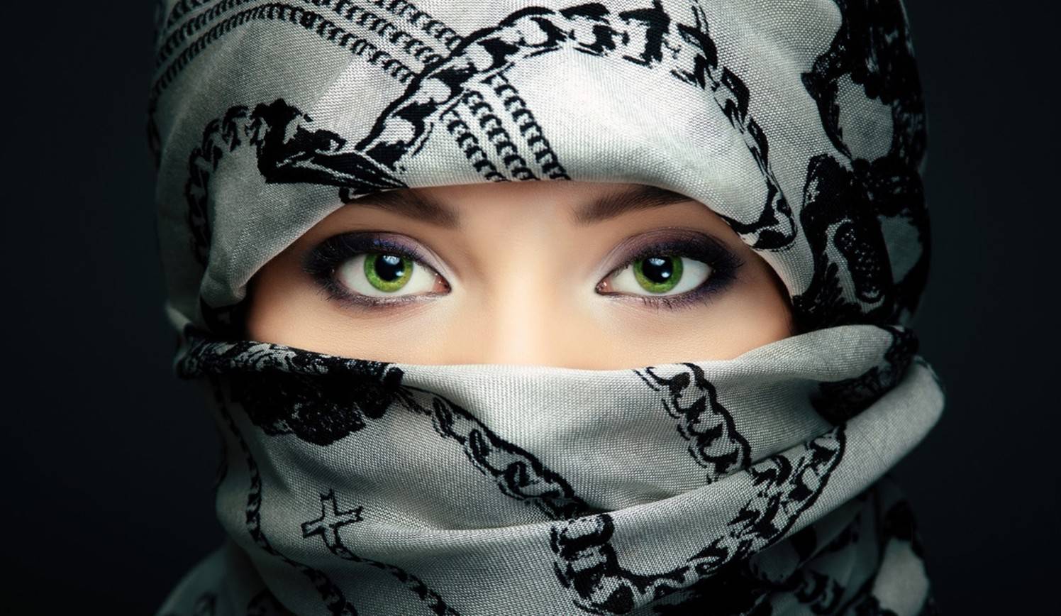 green-eyes-green-eyes-tagnotallowedtoosubjective-beautiful-eyes-sight-wallpaper